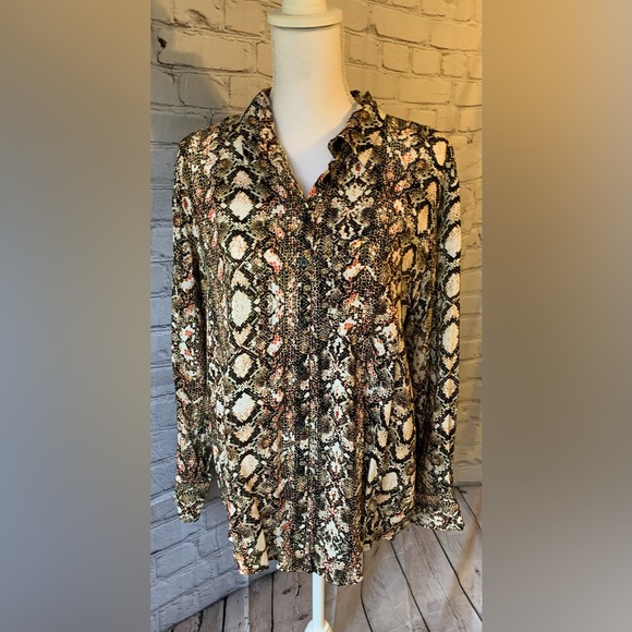 NWT Velvet Heart Snakeskin Button Down — SZ Large - Picture 5 of 12